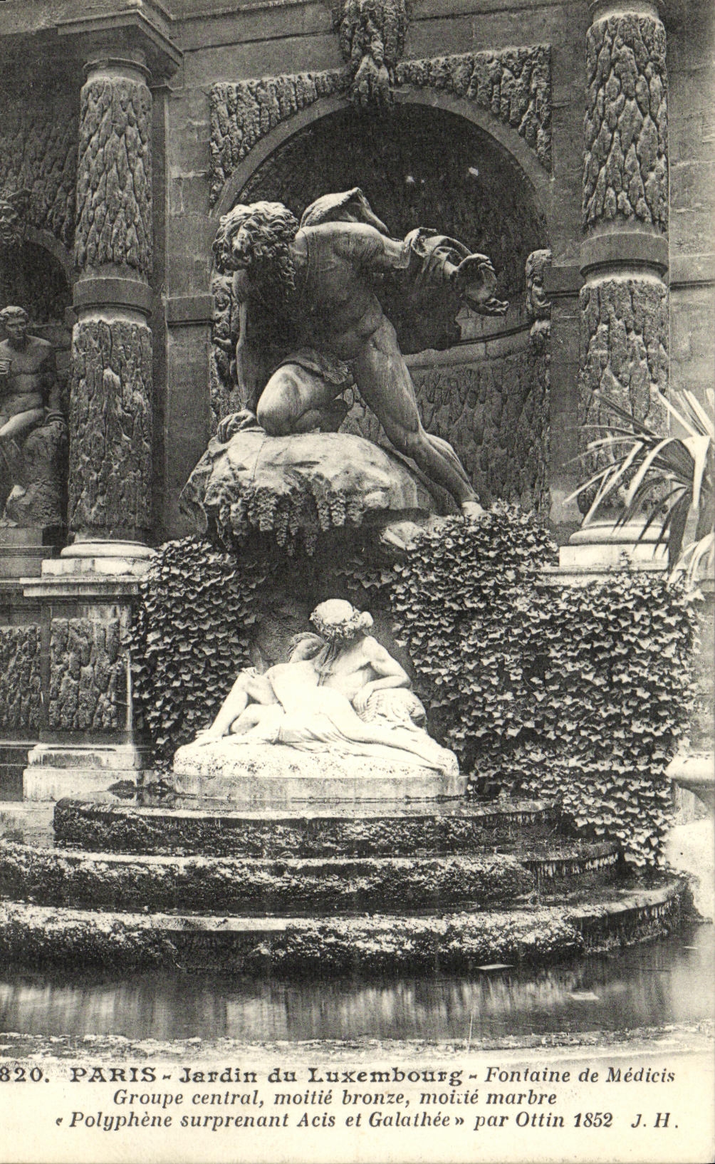 CPA Paris Jardin du Luxembourg Fontaine de Medicis Groupe central moitie bronze moitie marbre Polyphene surprenant Acis 