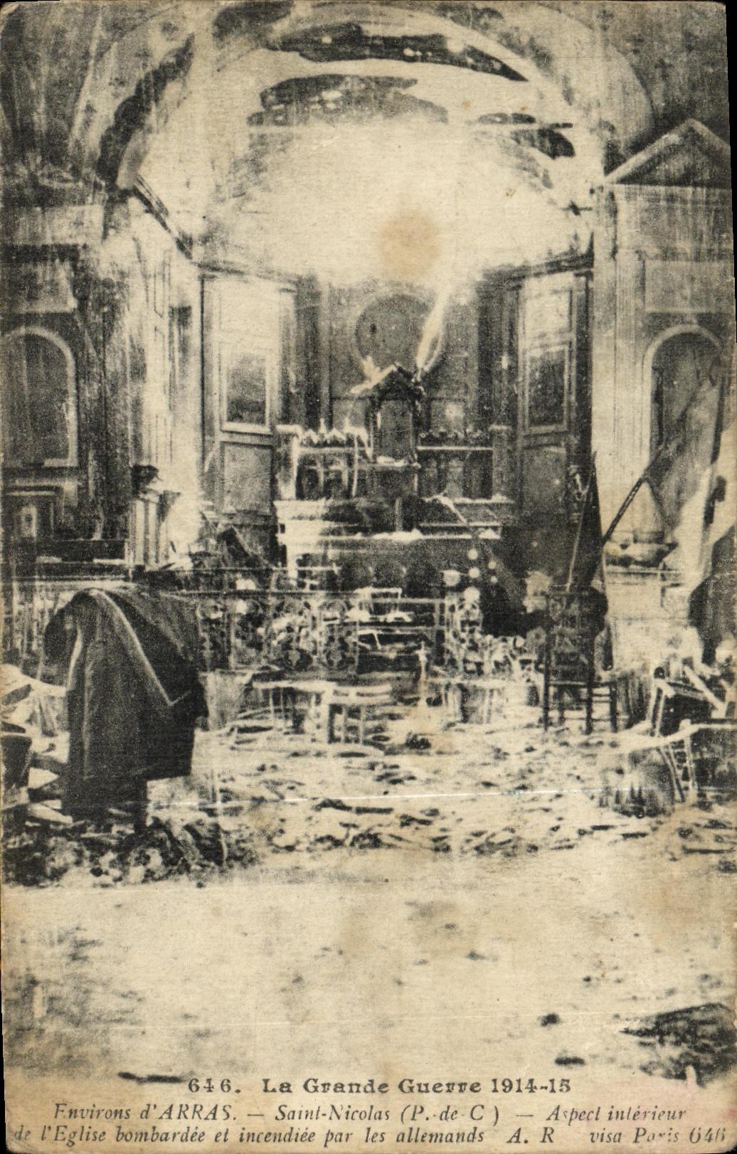 CPA Environs d Arras Saint Nicolas Aspect interieur de l eglise bombardee et incendiee par les allemands
