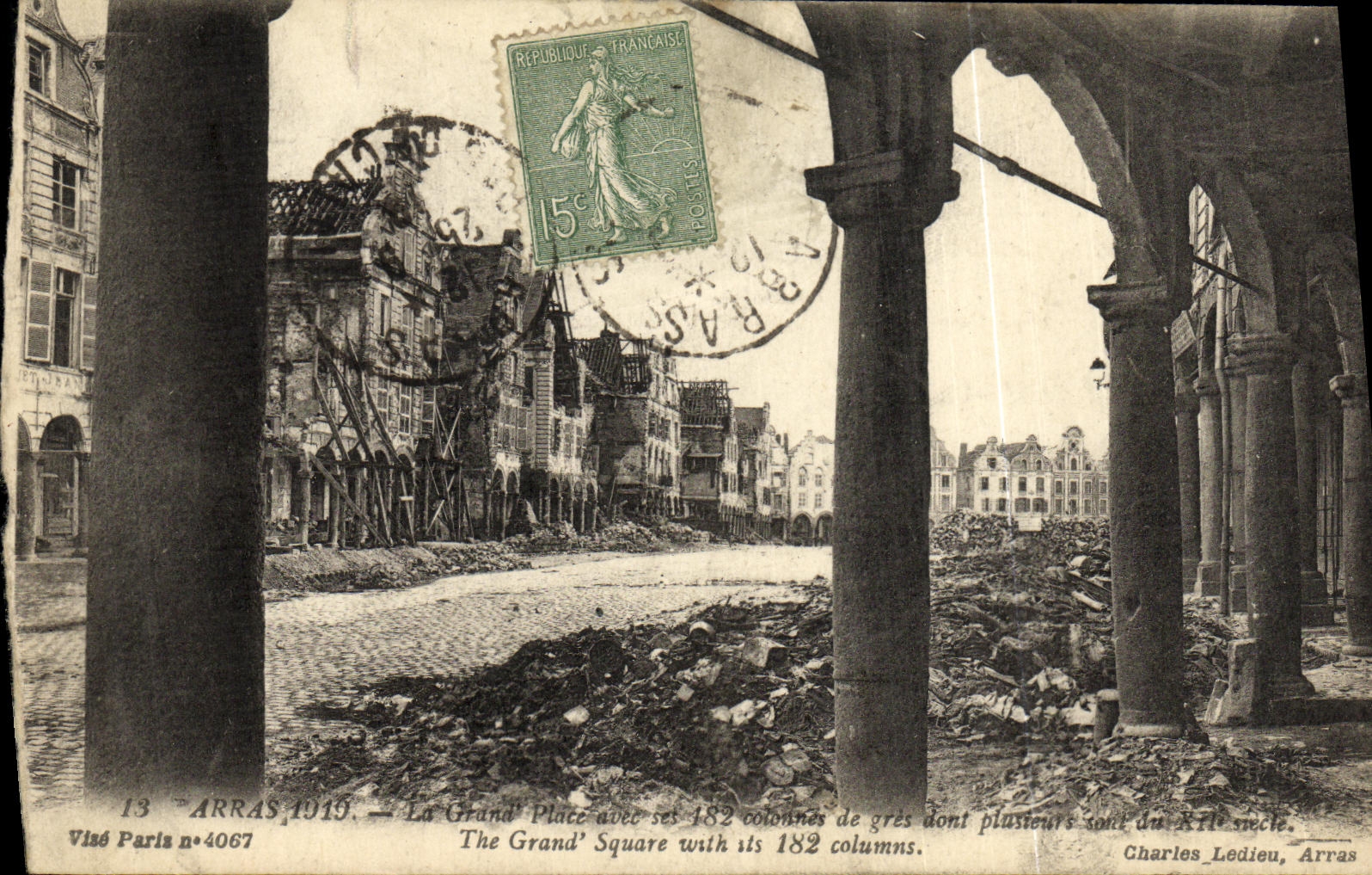CPA Arras La grand place Miltiaria