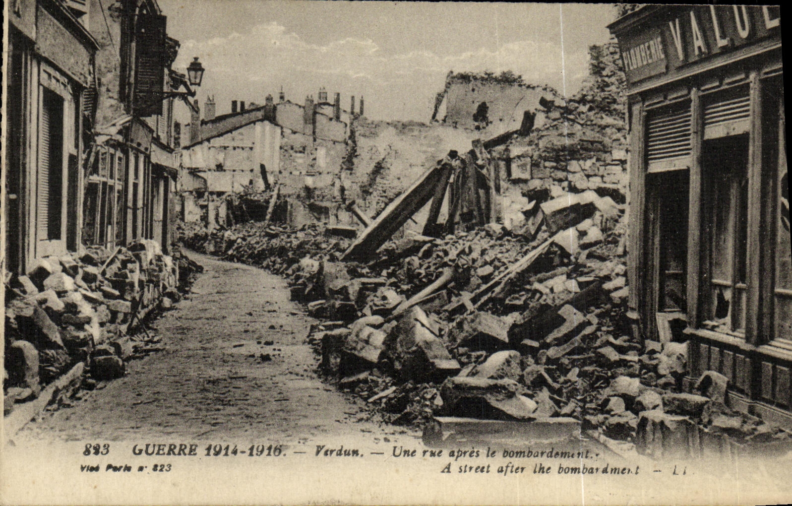 Verdun — Rue après le bombardement — Vied Paris n° 823