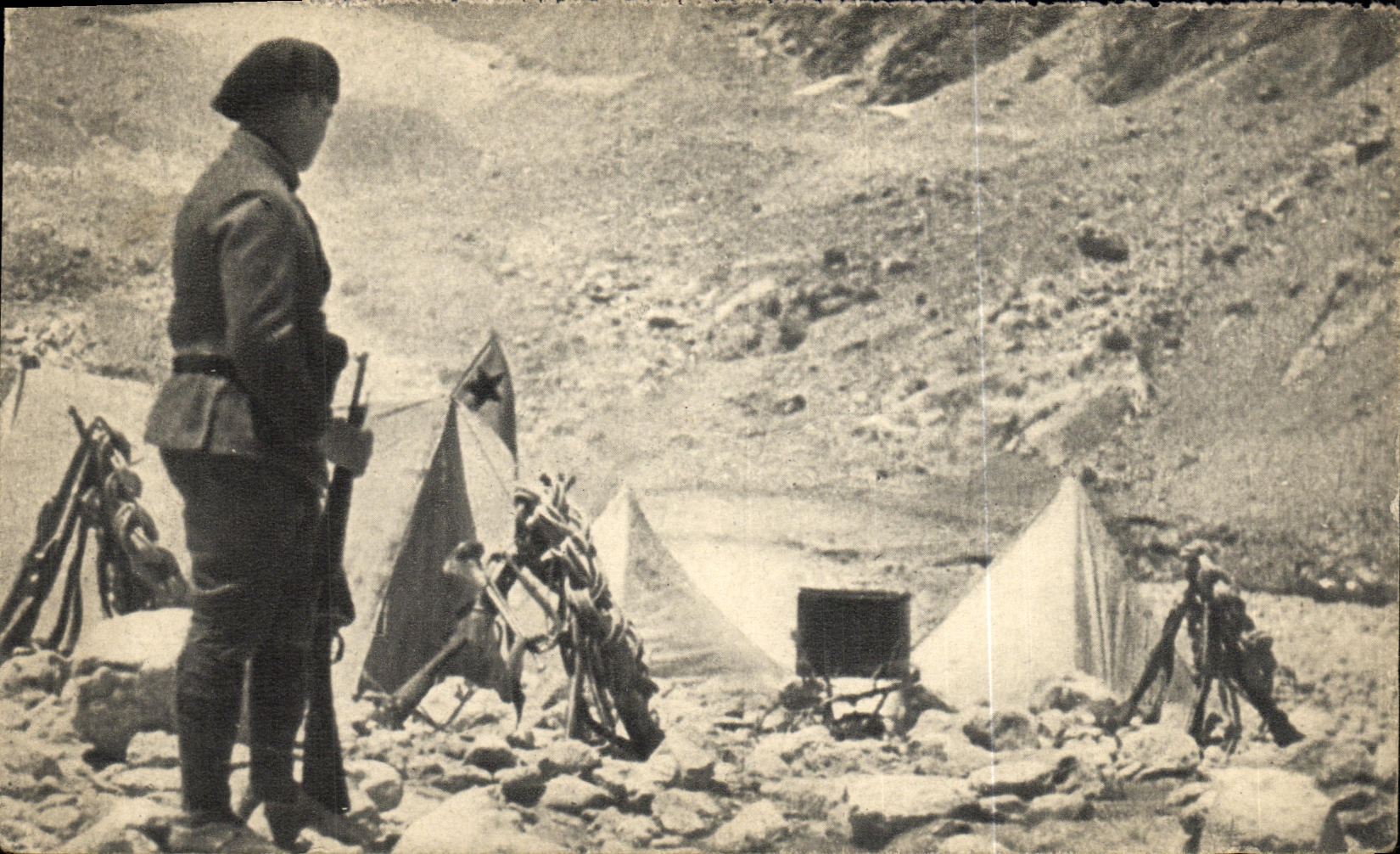 CPA Militaria Bivouac en montagne