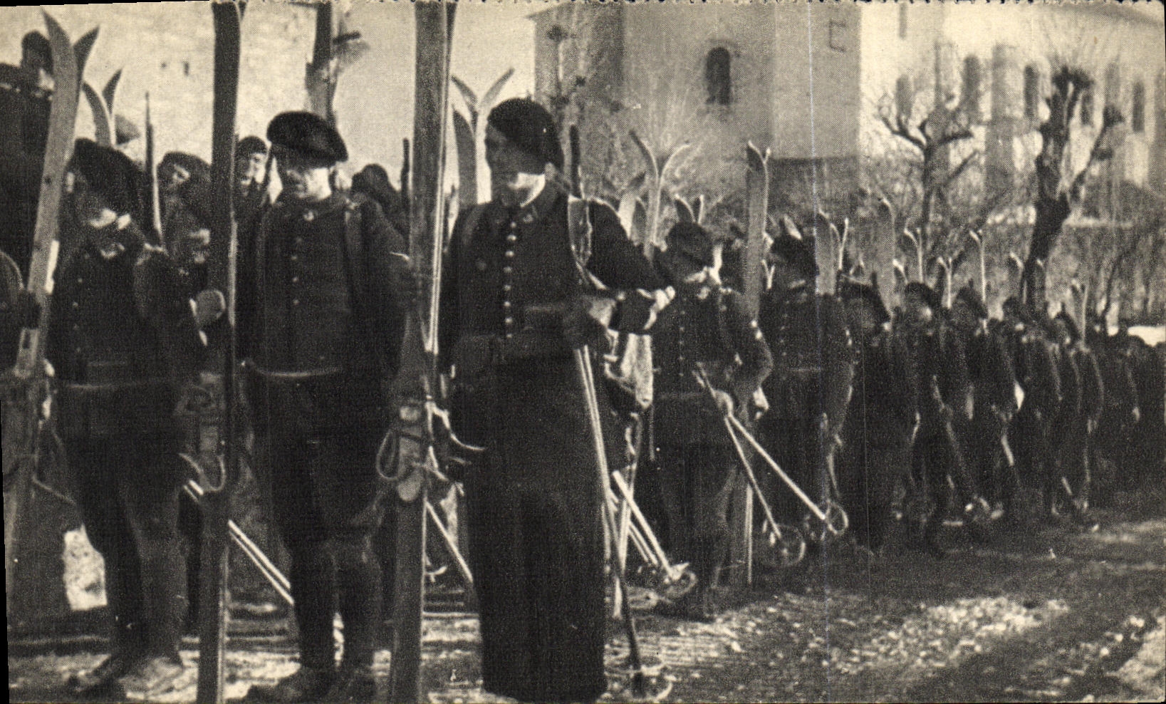 CPA Eclaireurs Skieurs Militaria