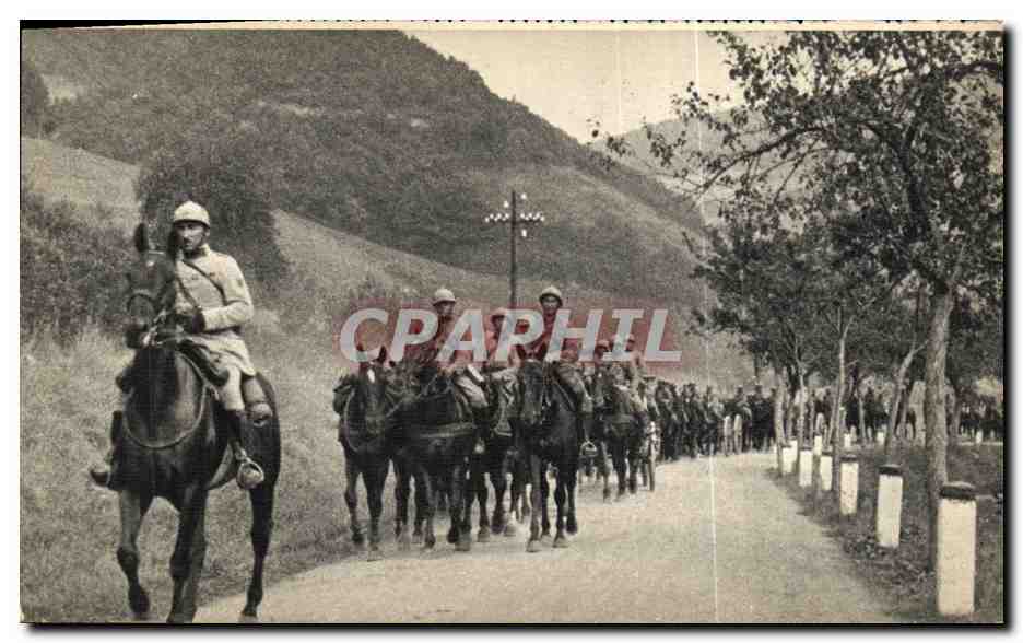 CPA Batterie de 75 Sur Route Militaria Chevaux