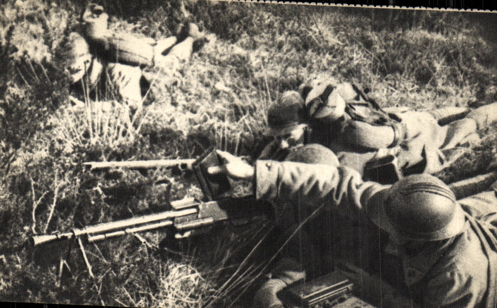 CPA Fusil Mitrailleur En Action Militaria