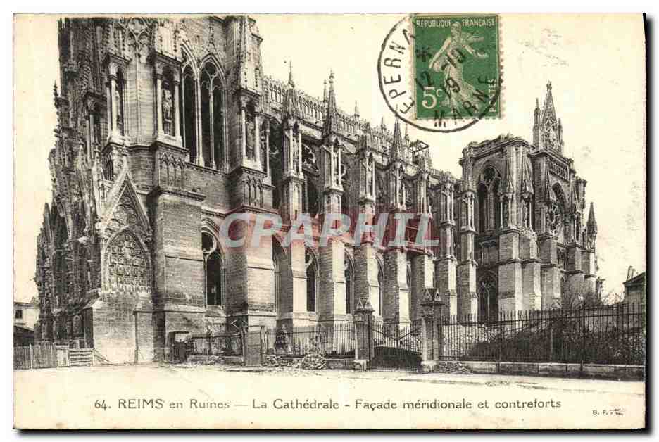 Reims en Ruines — La Cathédrale — Façade méridionale et contreforts — éditeur B. E. C.
