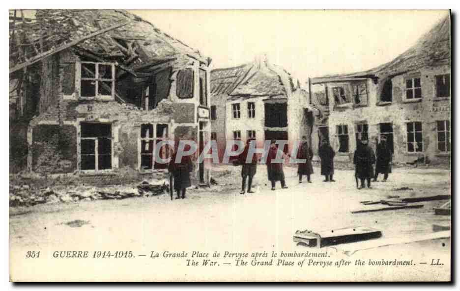 CPA La Grande Place de Pervyse apres Le Bombardement Militaria