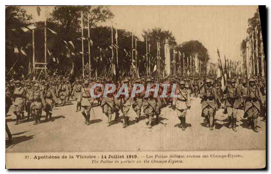 CPA Apotheose de la Victoire 14 Juillet 1919 Les Poilus Avenue des Champs Elysees Militaria Paris