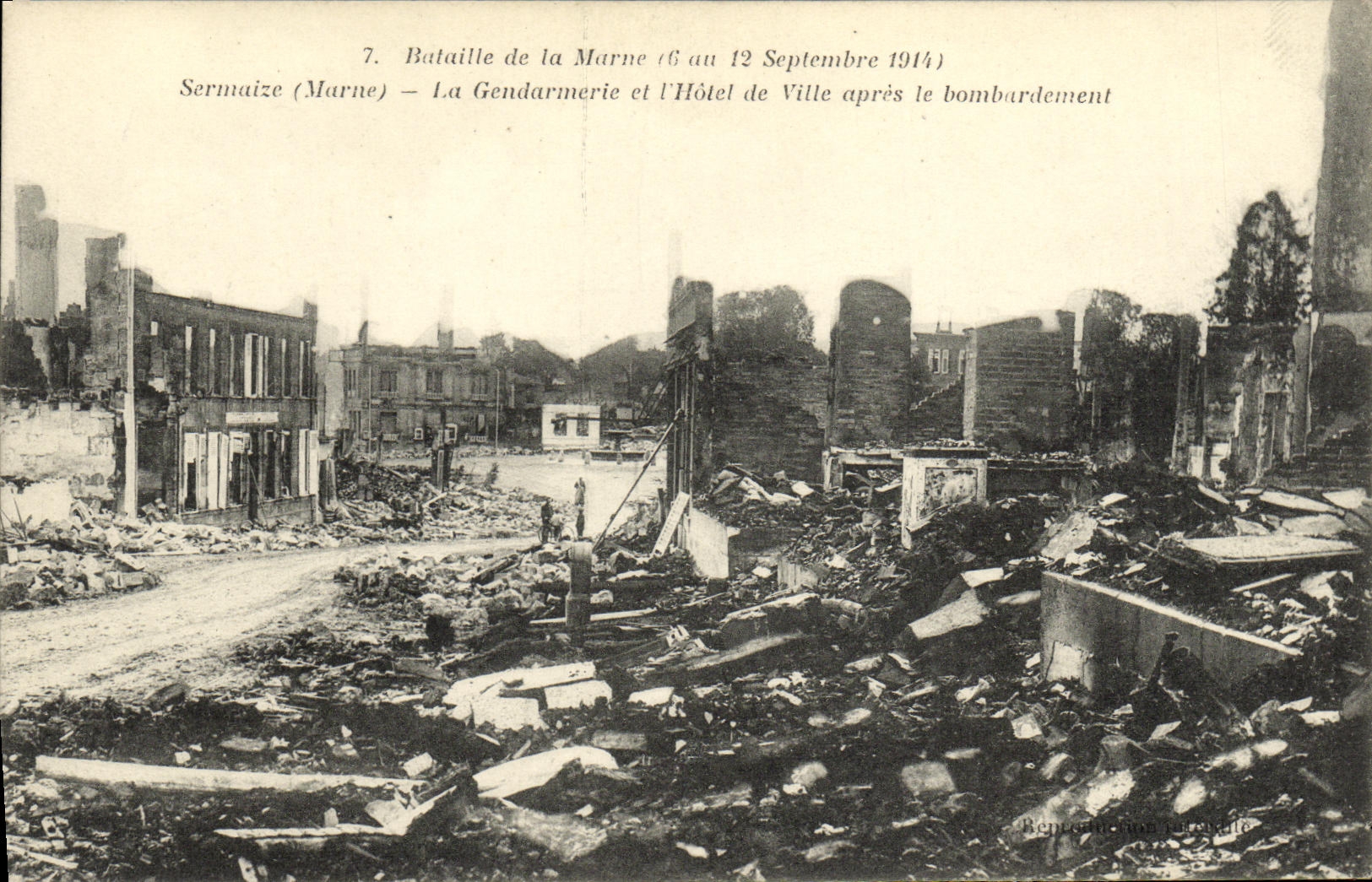 Sermaize (Marne) — La Gendarmerie et l'Hôtel de Ville après le bombardement — A. Humbert, phot.-édit., St-Dizier