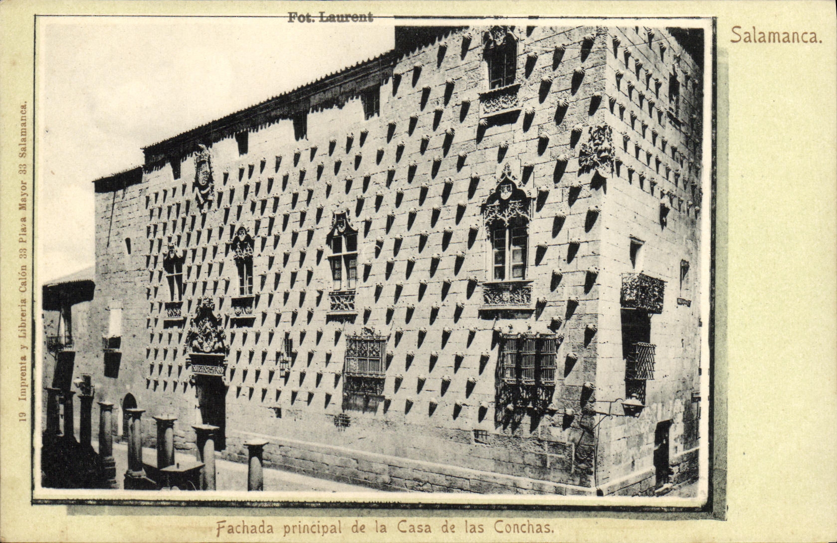 Fachada principal de la Casa de las Conchas — Salamanca — Fot. Laurent, Imprenta y Librería Calón 33 Plaza Mayor