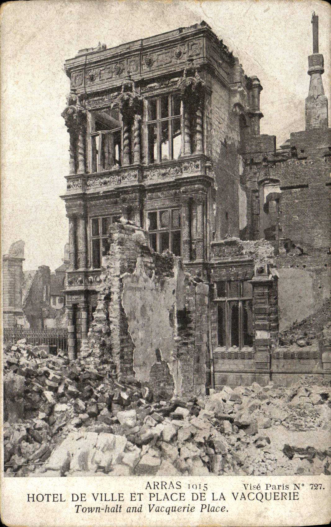 Hôtel de Ville et Place de la Vacquerie — Arras — Visé Paris N° 727