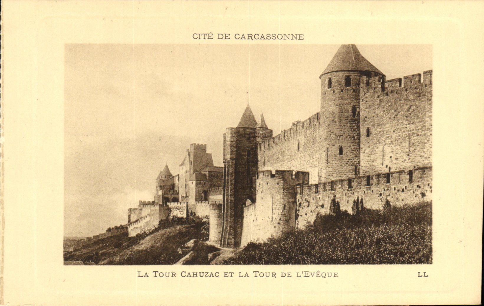 CPA Cite De Carcassonne La Tour Cahuzac Et La Tour De L Eveque