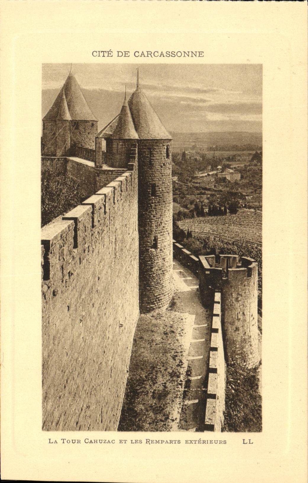 CPA Cite De Carcassonne La Tour Cahuzac Et les remparts exterieurs