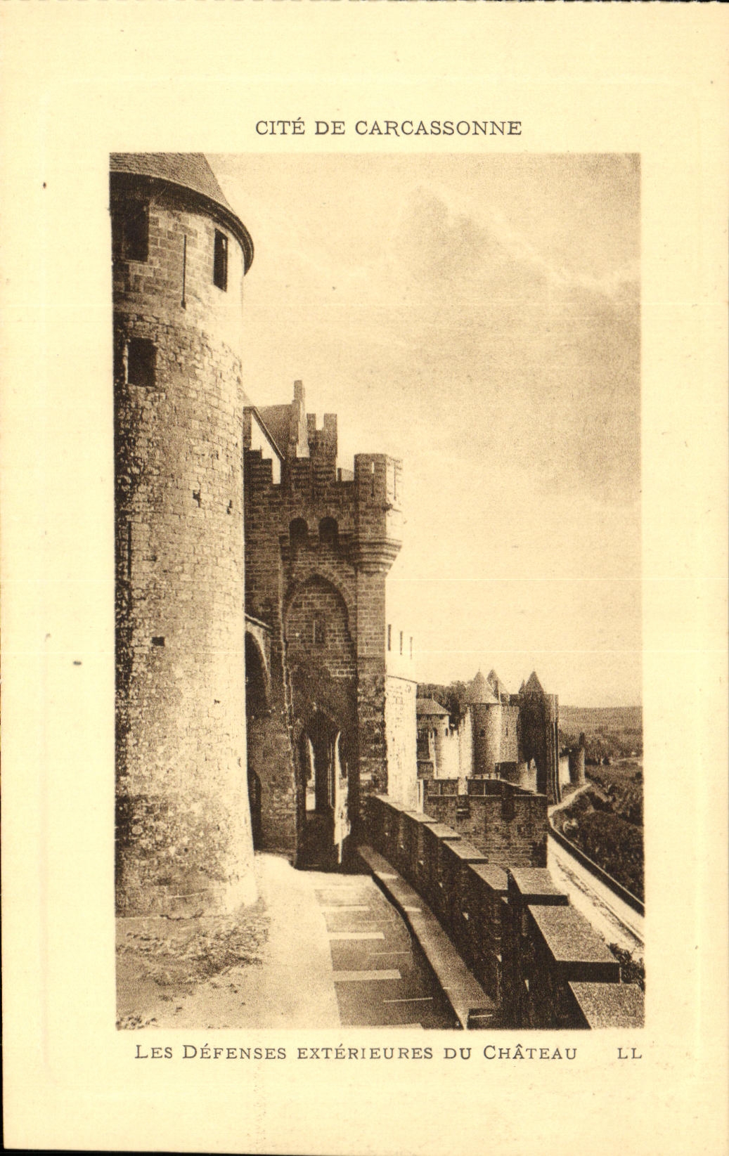 Les Défenses extérieures du Château — Cité de Carcassonne — LL