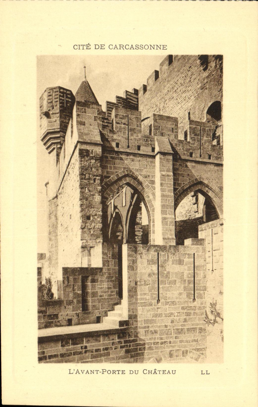 CPA Cite De Carcassonne L Avant Porte Du Chateau