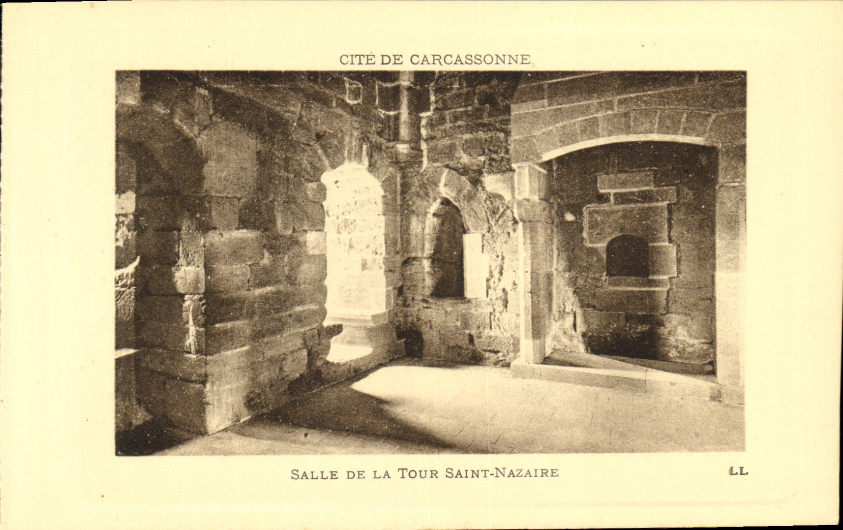 CPA Cite De Carcassonne Salle de la tour Saint Nazaire