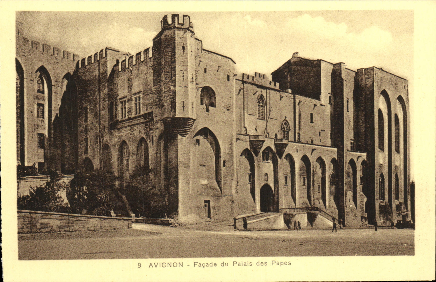 CPA Avignon Facade du Palais des Papes