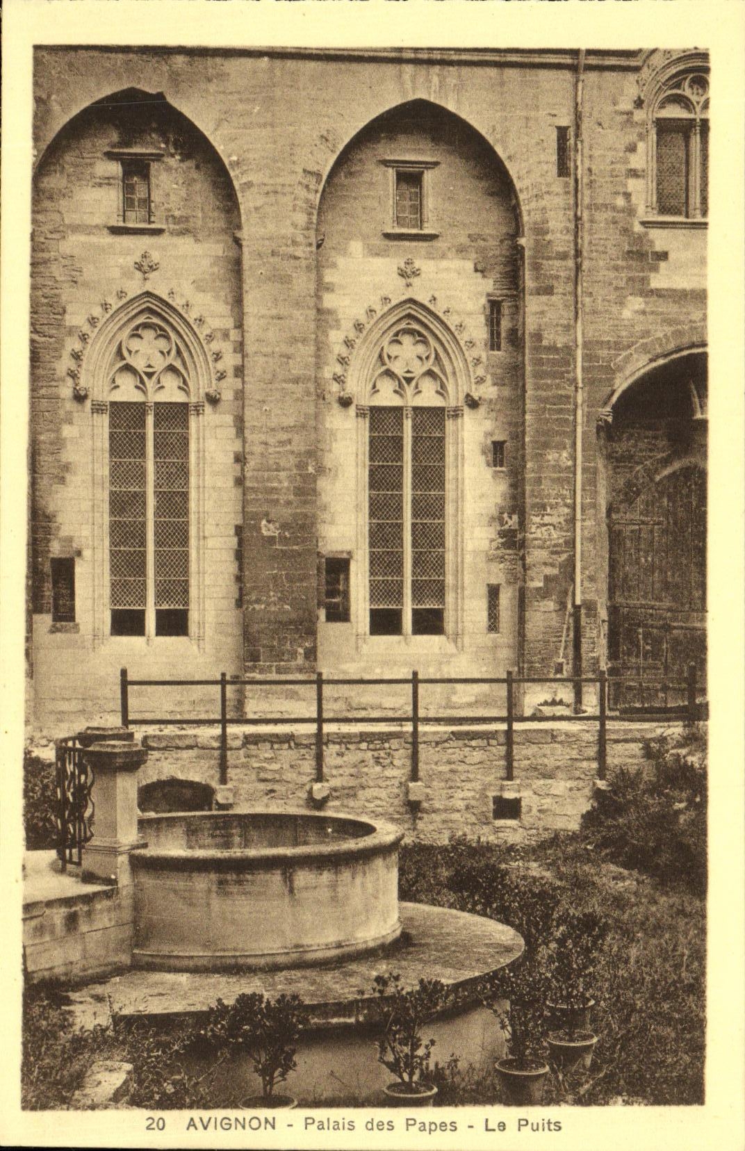 CPA Avignon Palais des Papes Le Puits