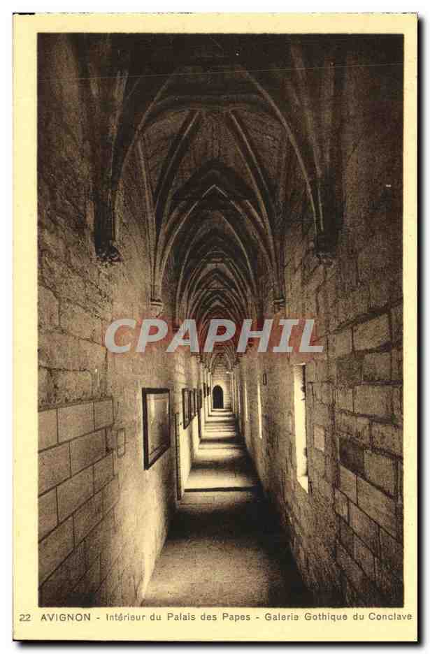 CPA Avignon Palais des Papes Le Puits Interieur du Galerie Gothique du Conclave