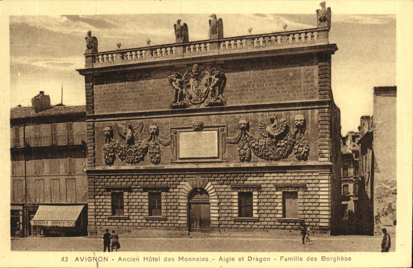 CPA Avignon Ancien Hotel des Monnaies Aigle et Dragon Famille des Borghese