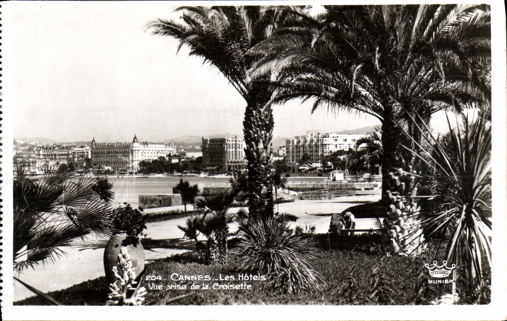 CPA Cannes Les Hotels Vue Prise de la Croisette