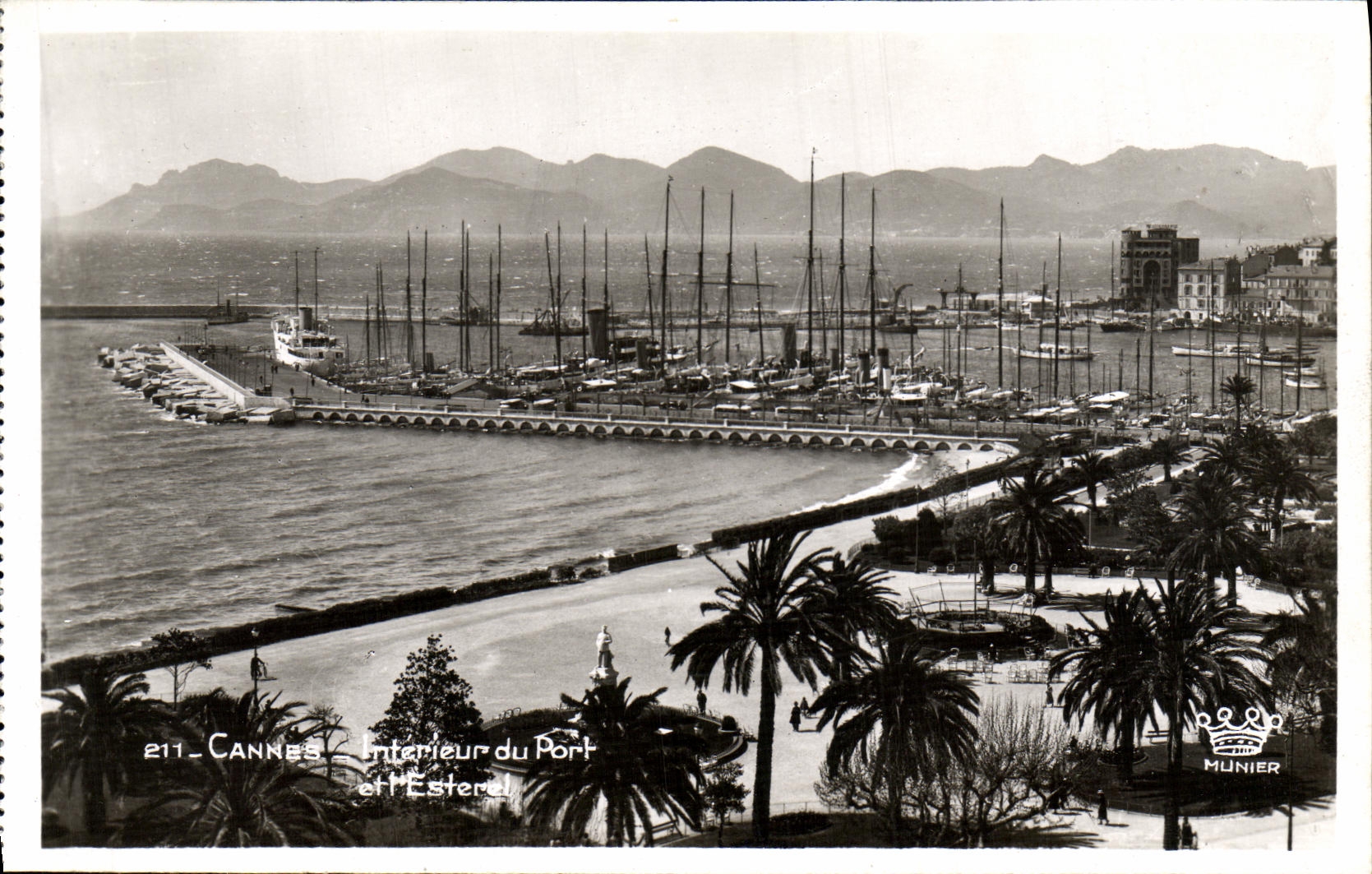 CPA Cannes Interieur du Port et L Esterel Bateaux