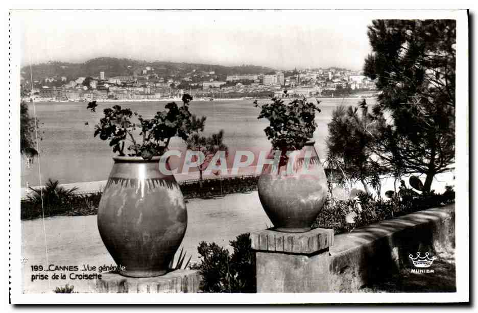 CPA Cannes Vue Generale Prise de la Croisette