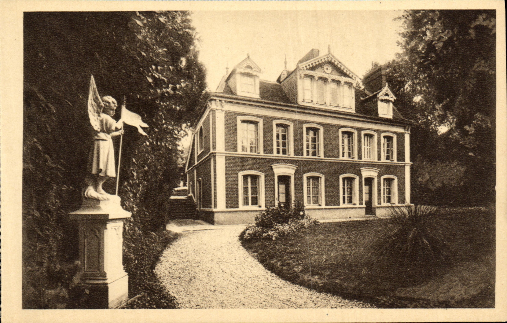 Les Buissonnets — Façade d'entrée — CPAPHIL