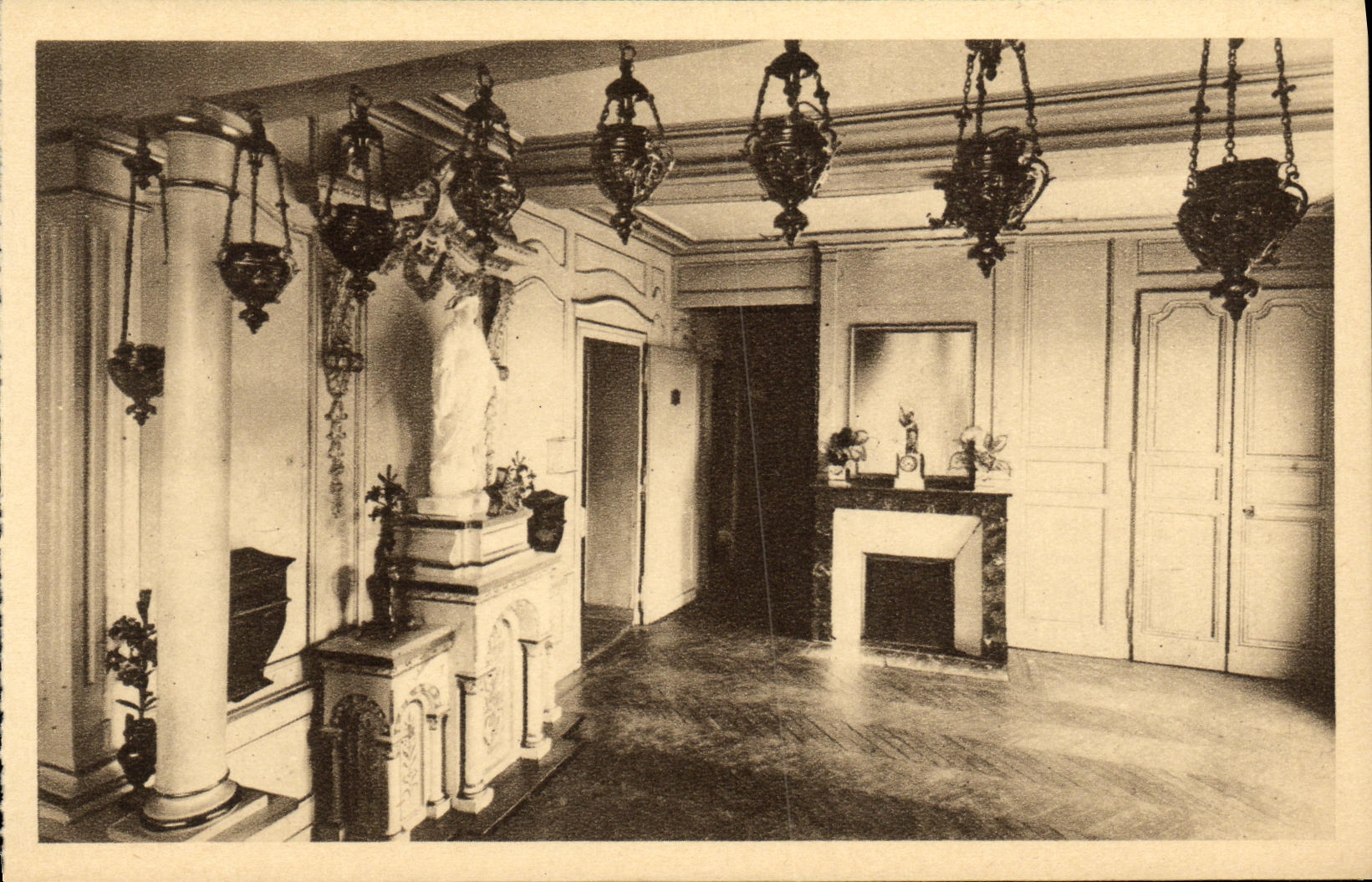 Aux Buissonnets — La Chambre Oratoire — Vue prise de l'alcôve — 13 mai 1883