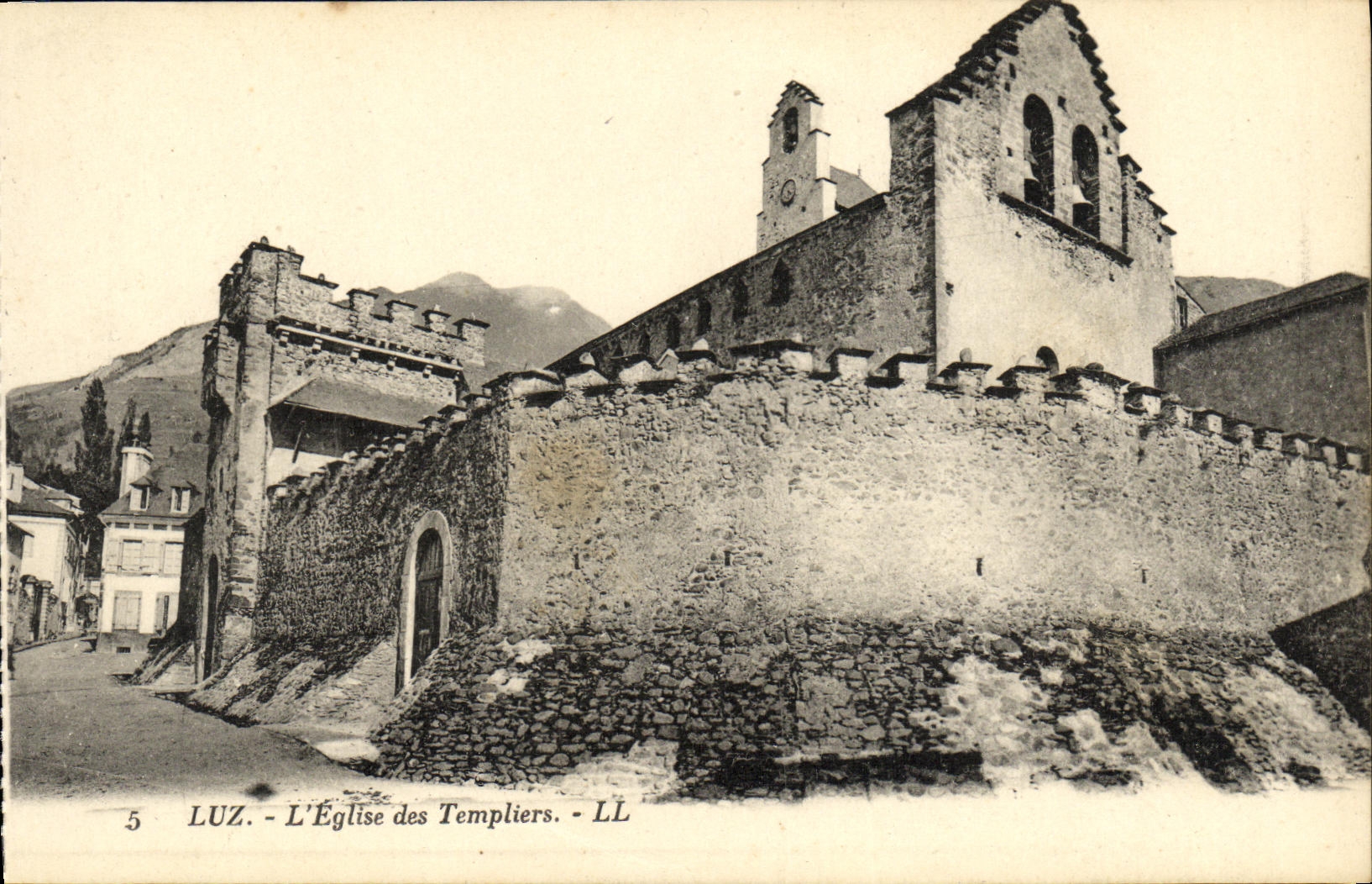 CPA Luz L Eglise des Templiers