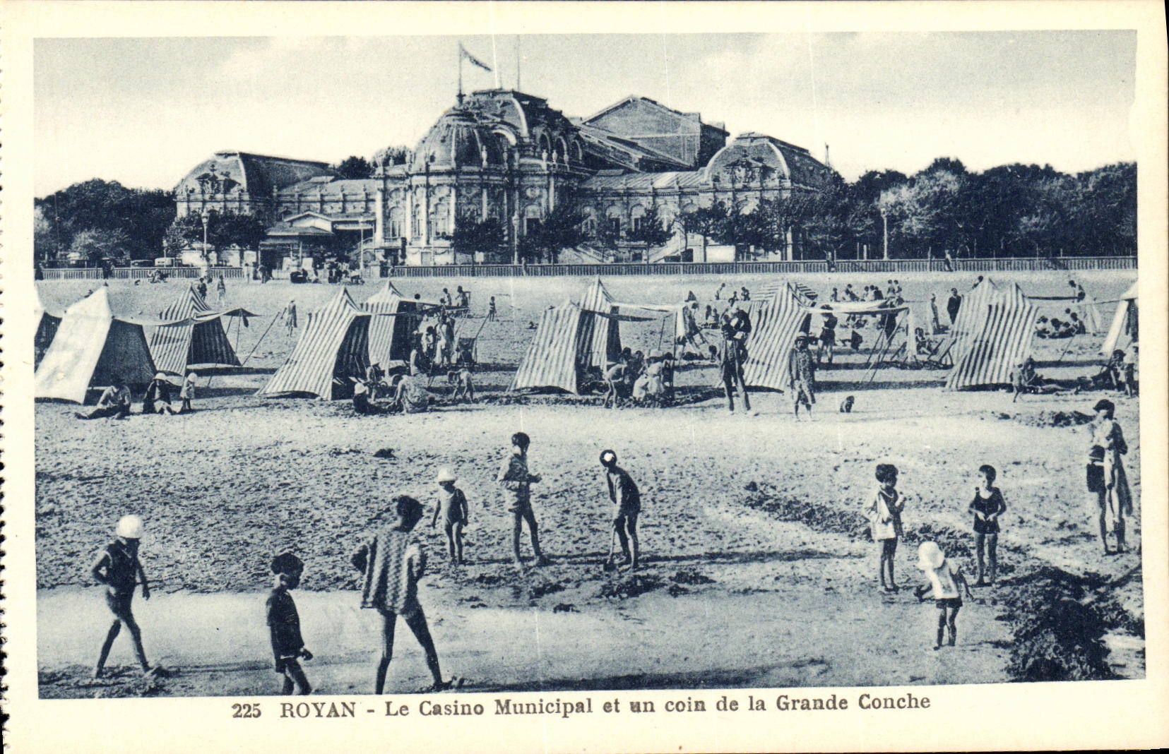 Royan - Le Casino Municipal et un coin de la Grande Conche — Édition des Nouvelles Galeries, Royan, n°225