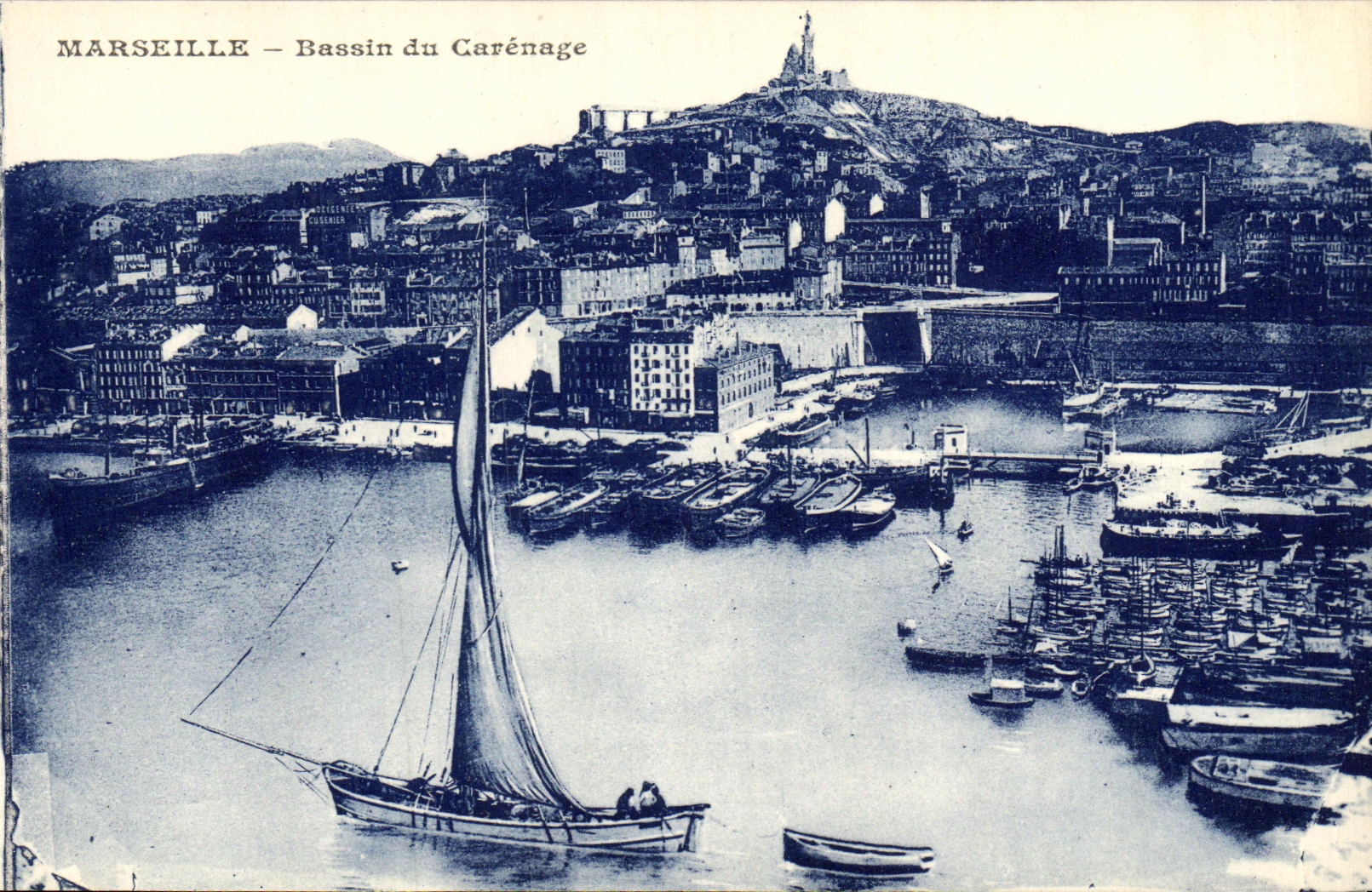 CPA Marseille Bassin du Carenage Bateau