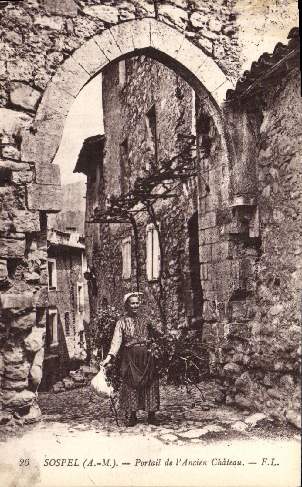 Sospel (A.-M.) — Portail de l'Ancien Château — F.L.