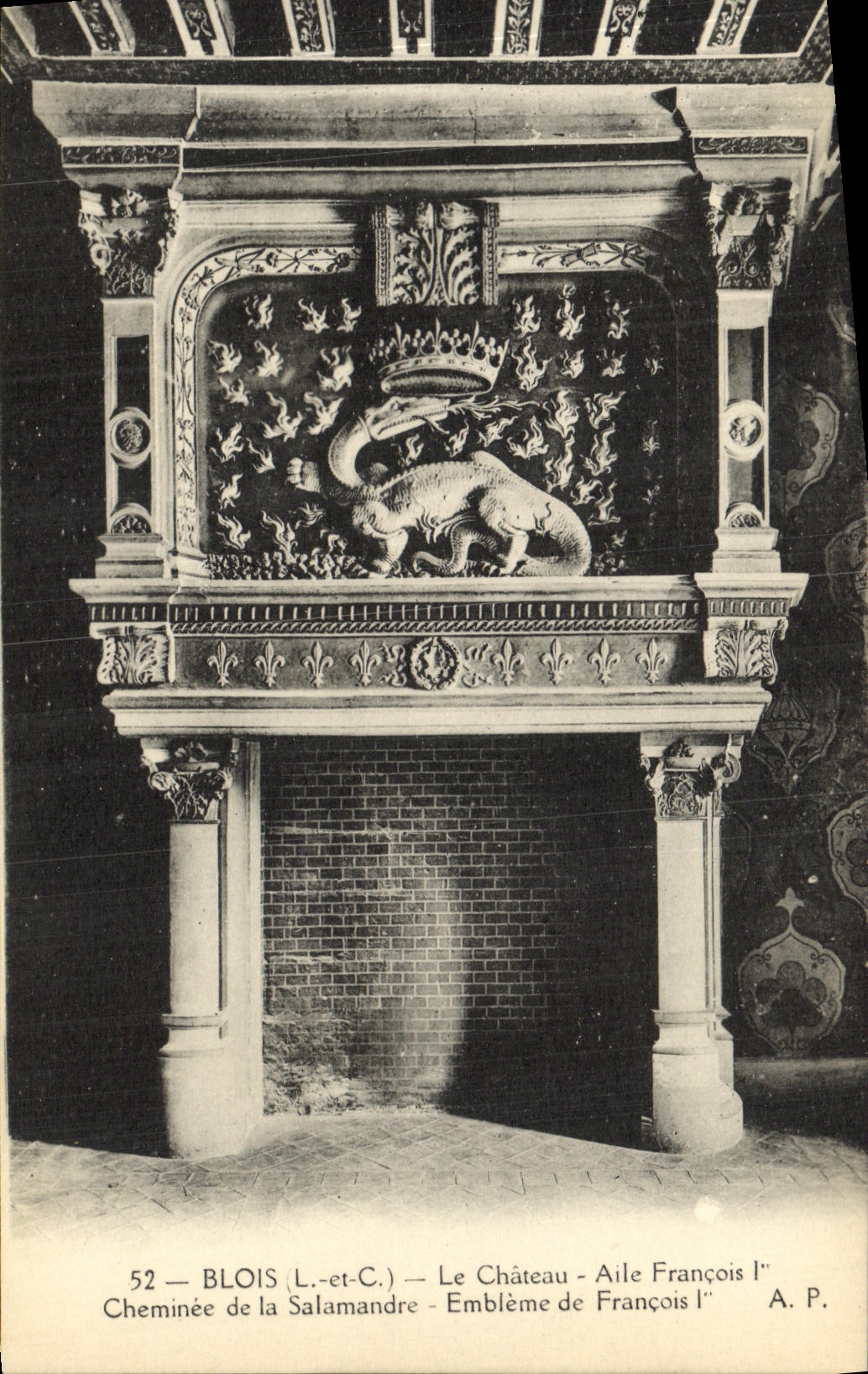CPA Blois La Chateau Aile Francois 1er Cheminee de la Salamandre Embleme de Francois 1er