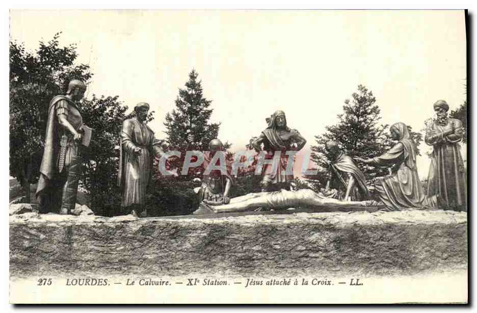 CPA Lourdes Le Calvaire Jesus attache a la Croix 11eme station