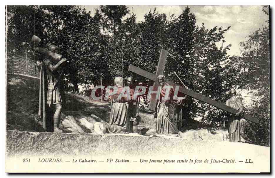 CPA Lourdes Le Calvaire Station Une Femme pieuse essuie la face de Jesus Christ