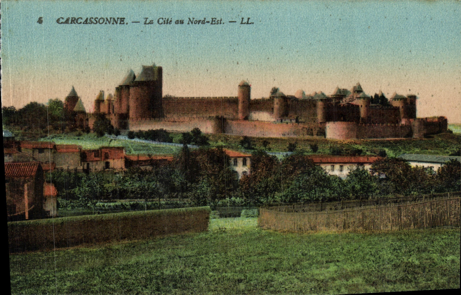 CPA Carcassonne Le Cite au Nord Est