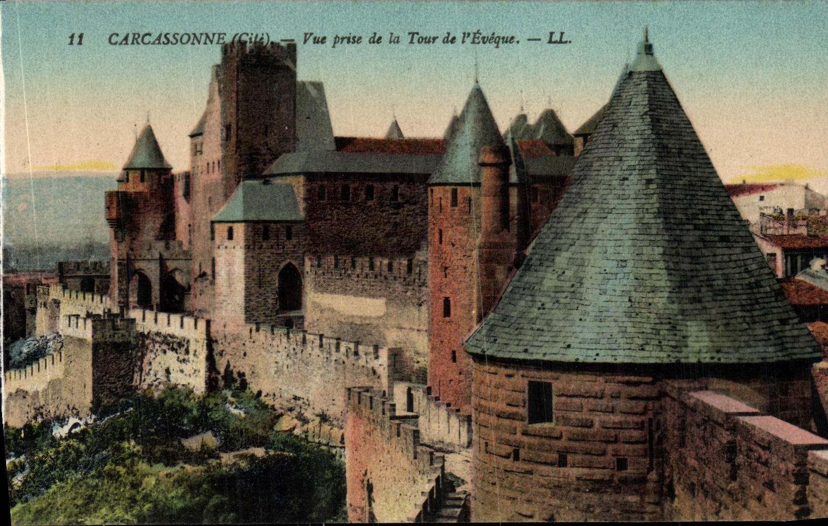 CPA Carcassonne Vue Prise de la Tour de L Eveque