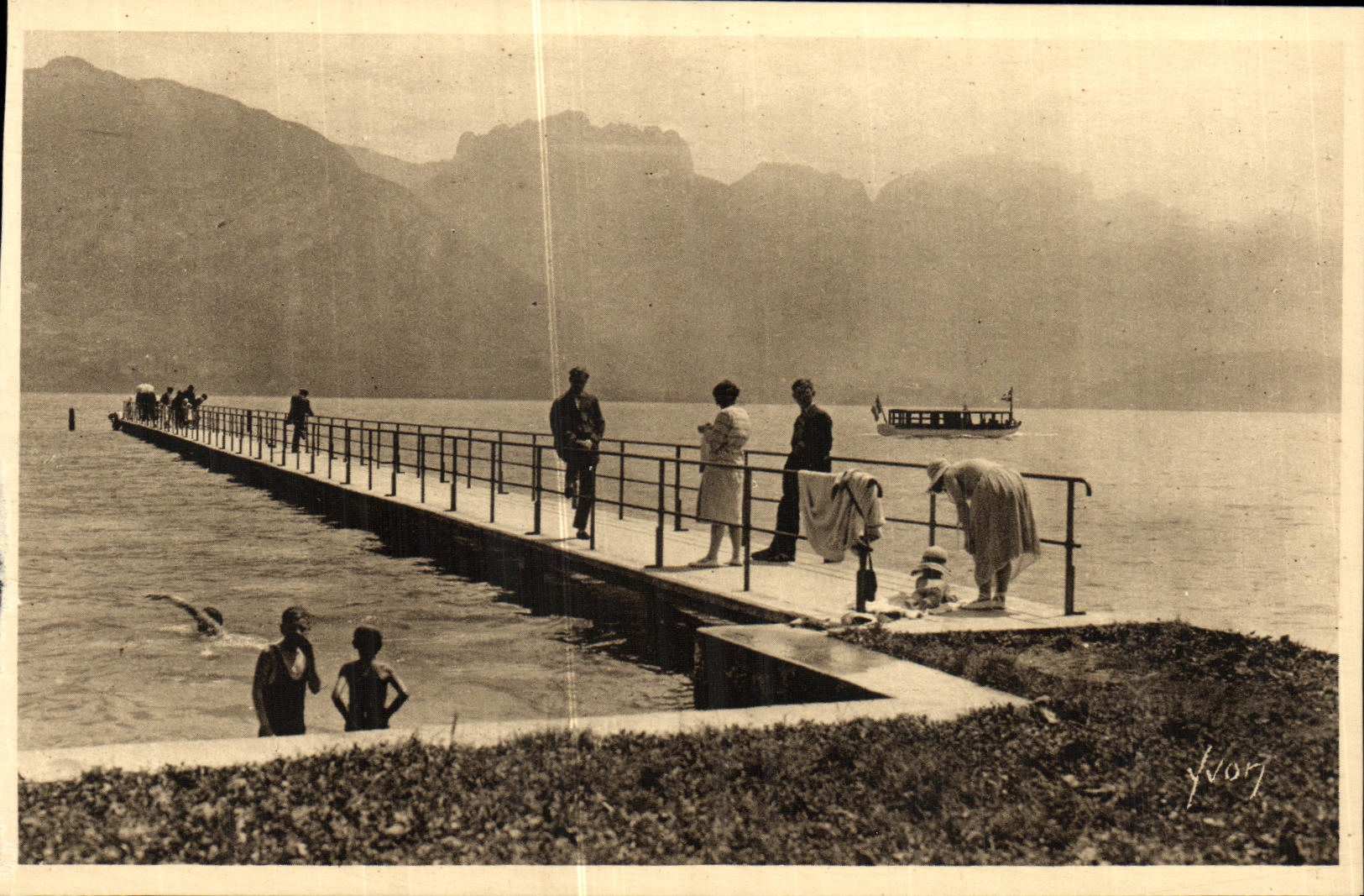 CPA Annecy et son Lac Un Embarcadere
