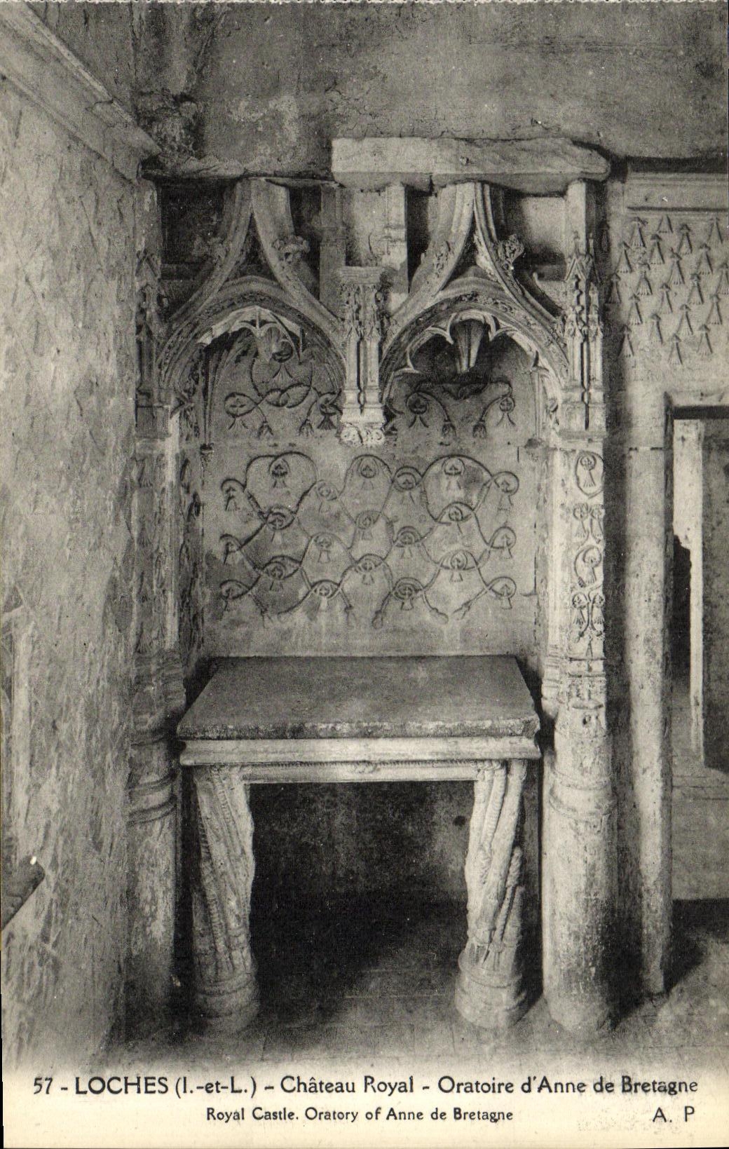 CPA Loches Chateau Royal Oratoire d Anne de Bretagne