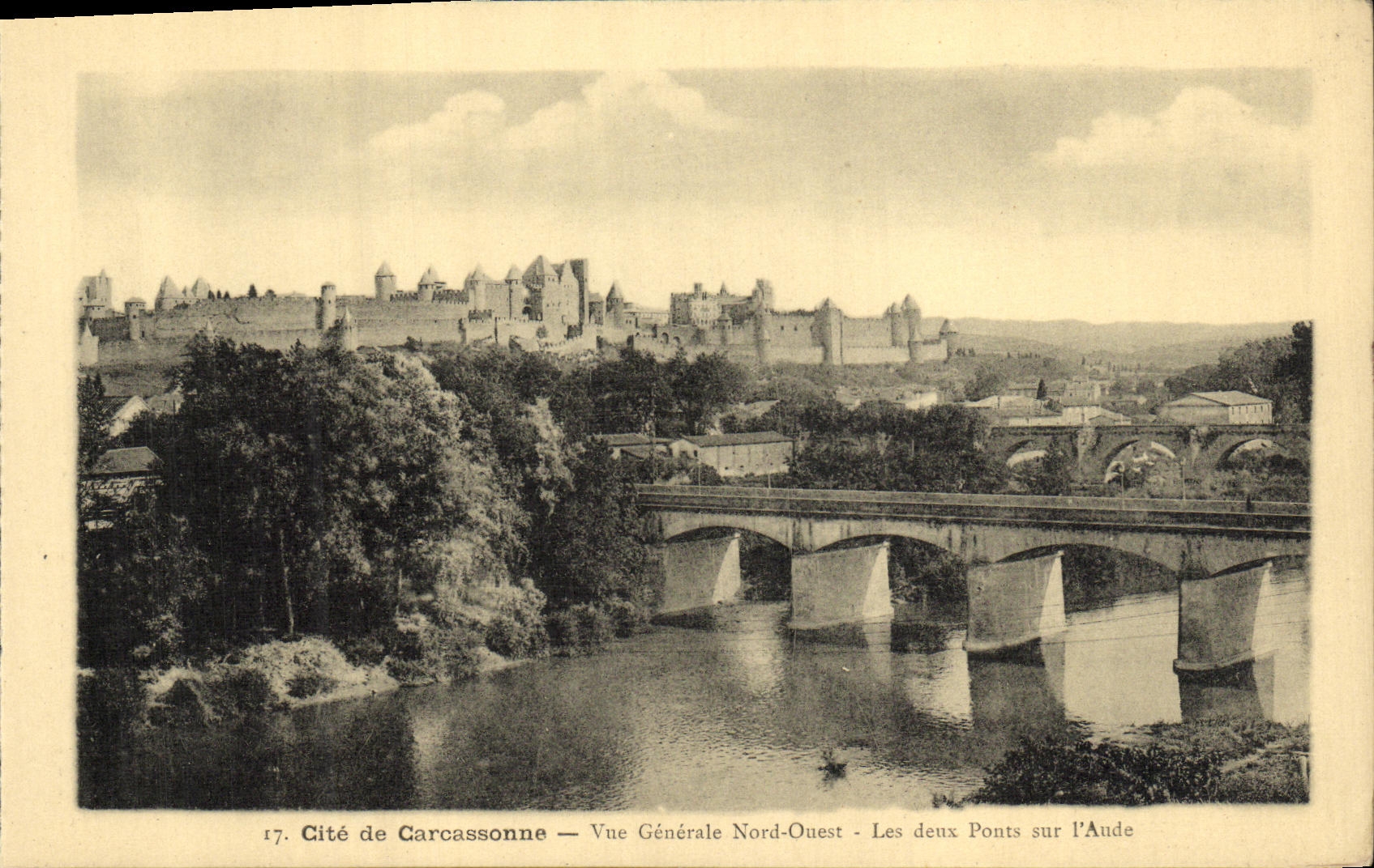 CPA Cite de Carcassonne vue Generale Nord Ouest Les deux Ponts sur