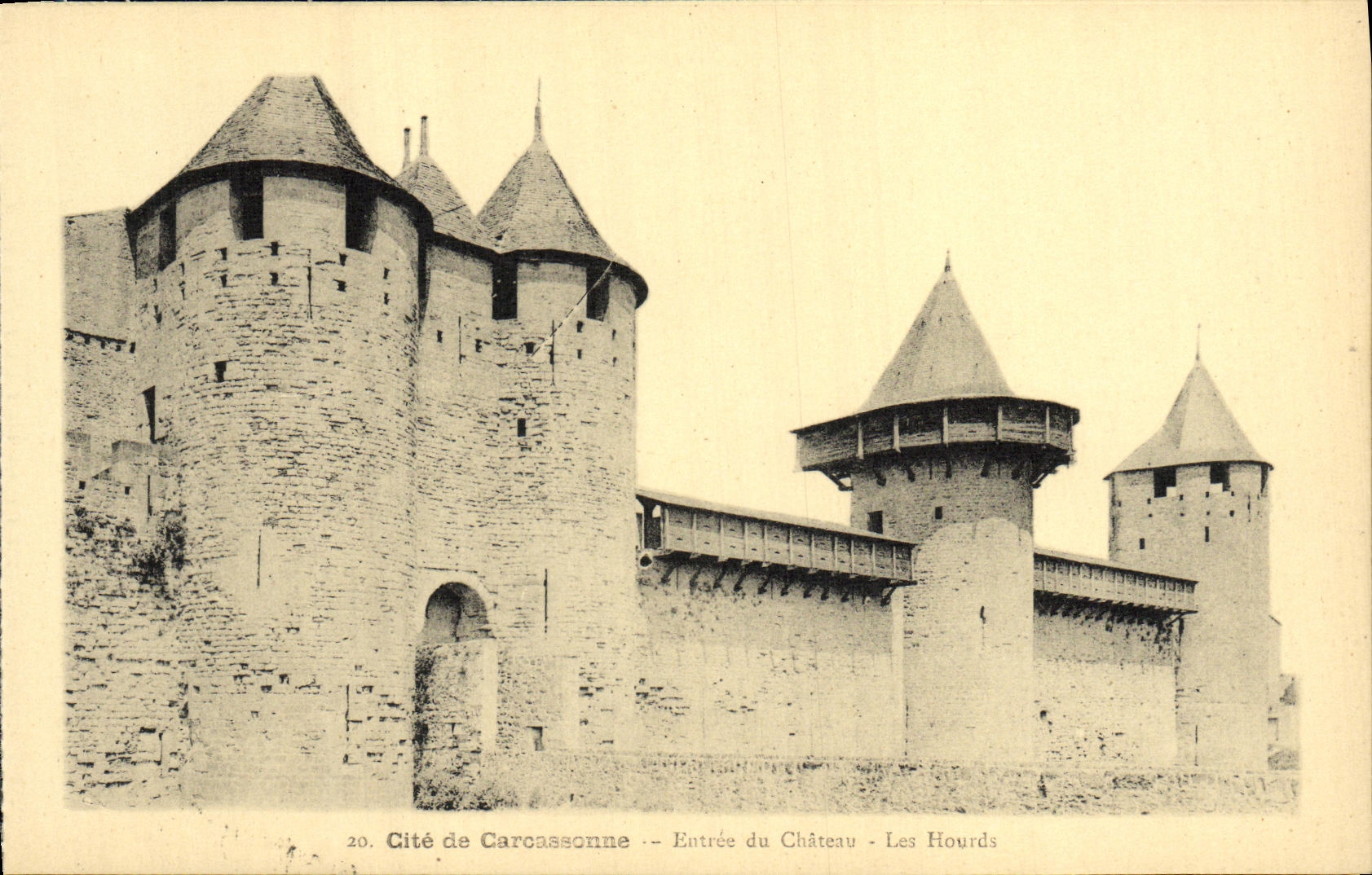 CPA Cite de Carcassonne Entree du Chateau Les Hourds
