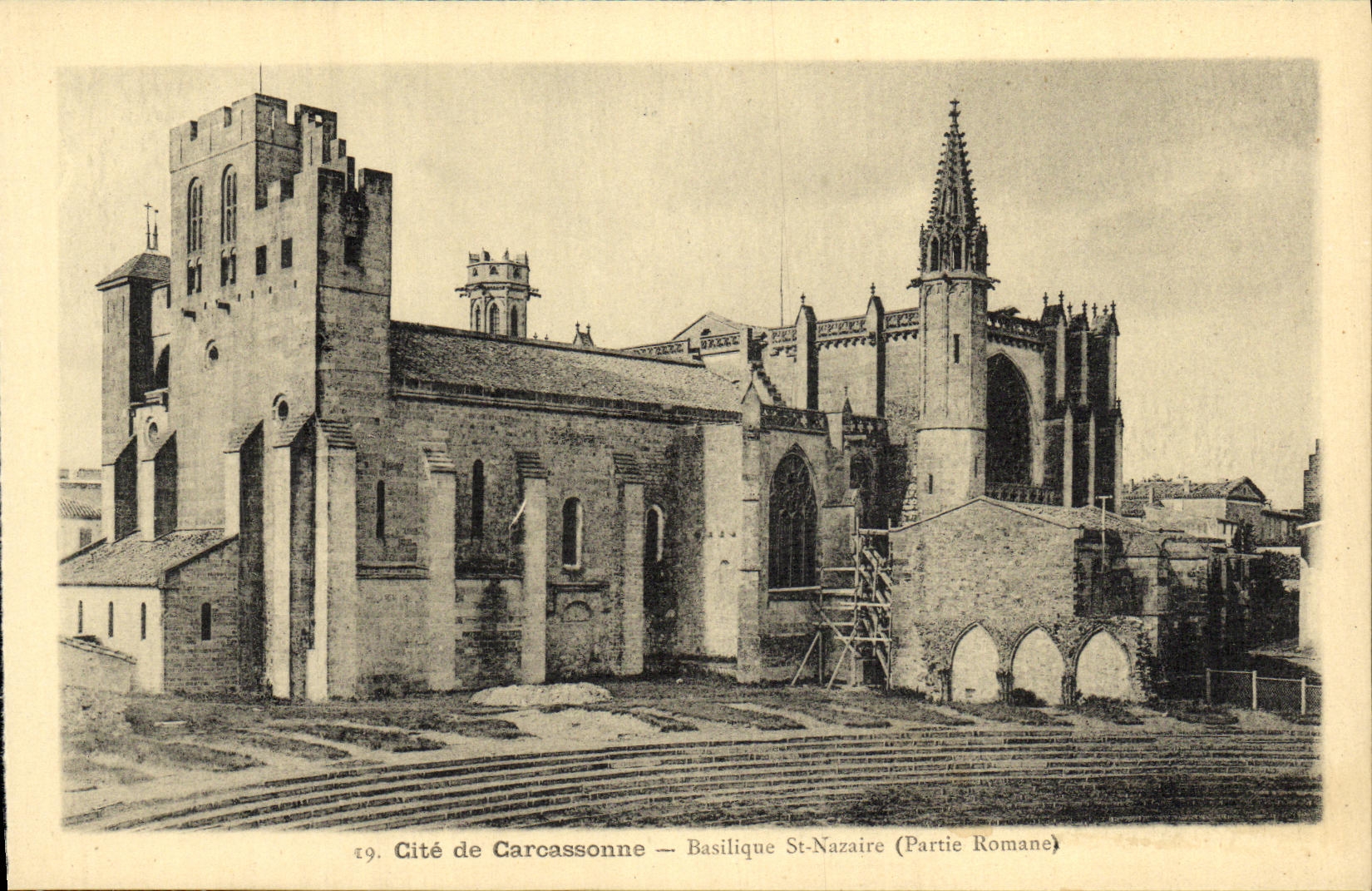 CPA Cite de Carcassonne Basilique St Nazaire Partie romane