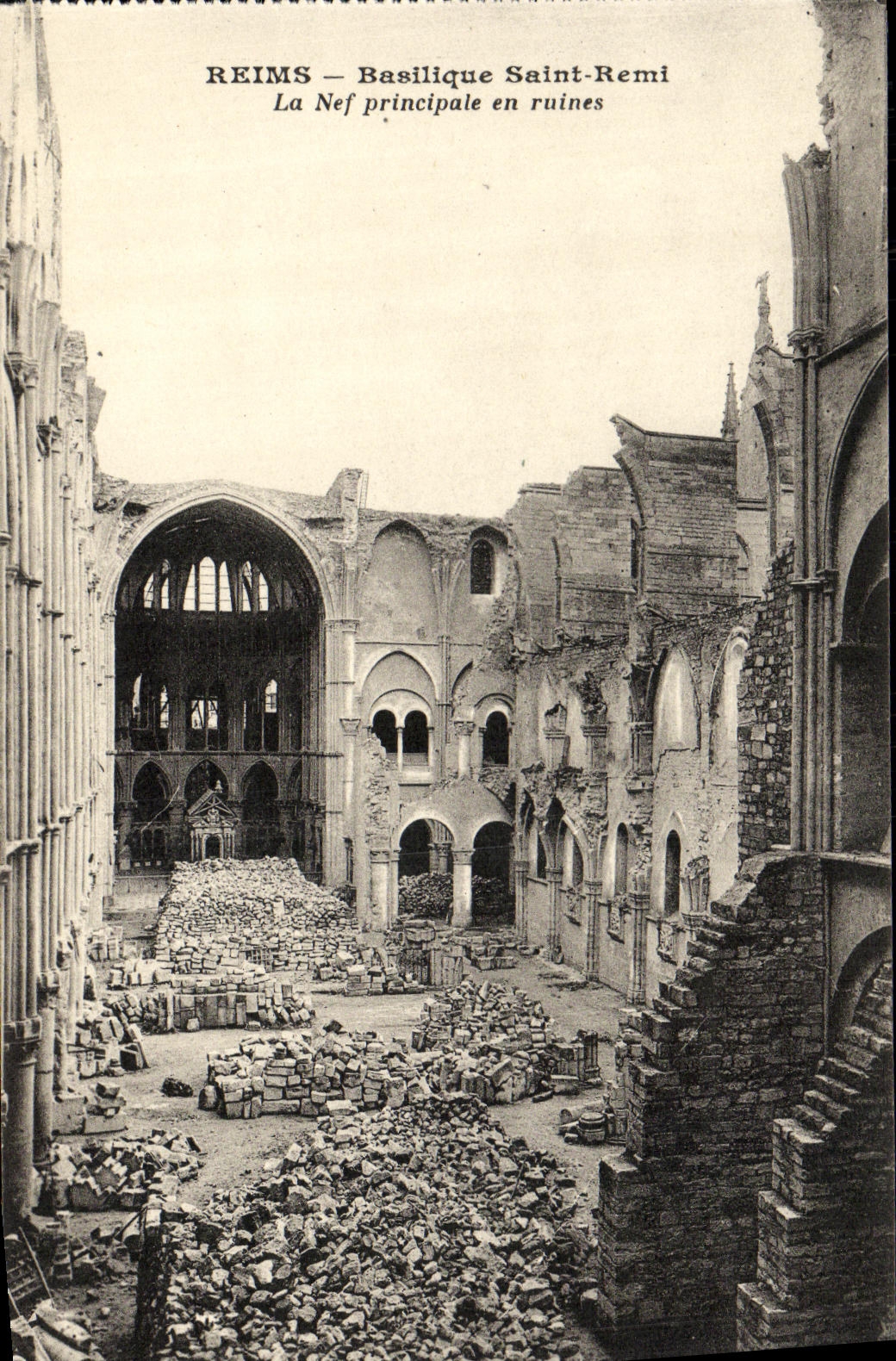 Reims — Basilika Saint-Remi — Die Hauptnave in Ruinen