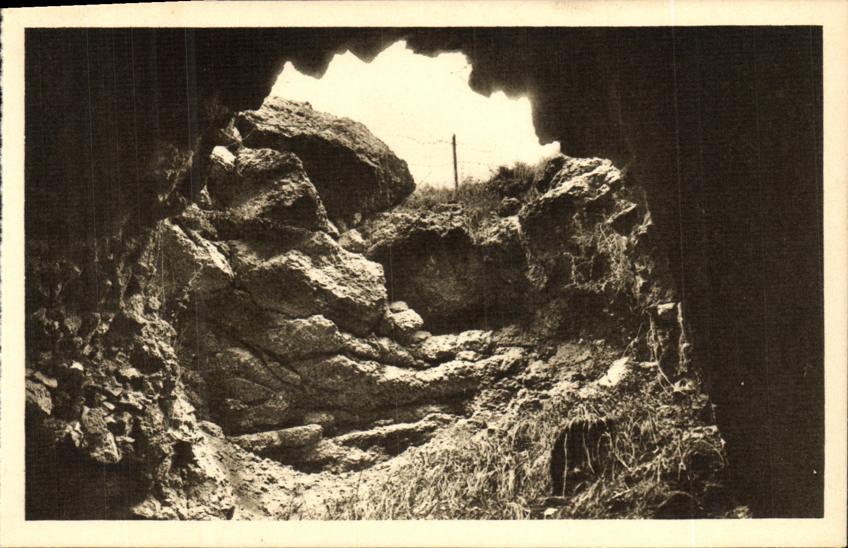 Fort de Douaumont — Lieu de l'explosion d'un obus de 400 Français (23 octobre 1916)