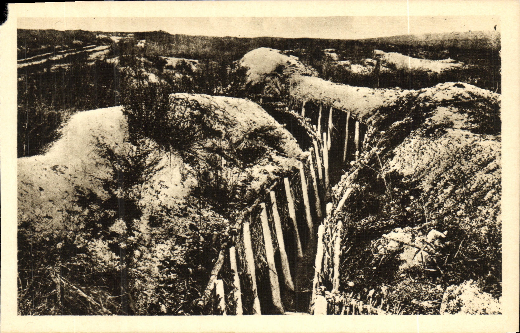 CPA Fort de Douaumont Boyau Franco allemand communiquant du fort a la premiere ligne Militaria
