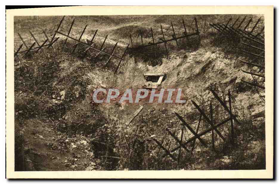 Fort de Douaumont — Aufprallpunkt einer deutschen Granate in der Nähe des Forts