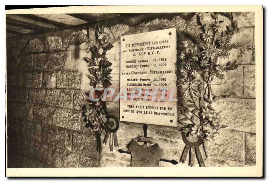 Fort de Douaumont — Casemate où reposent les corps des chasseurs mitrailleurs du 49e B.C.P. tués par un obus de 420 le 14 décembre 1916