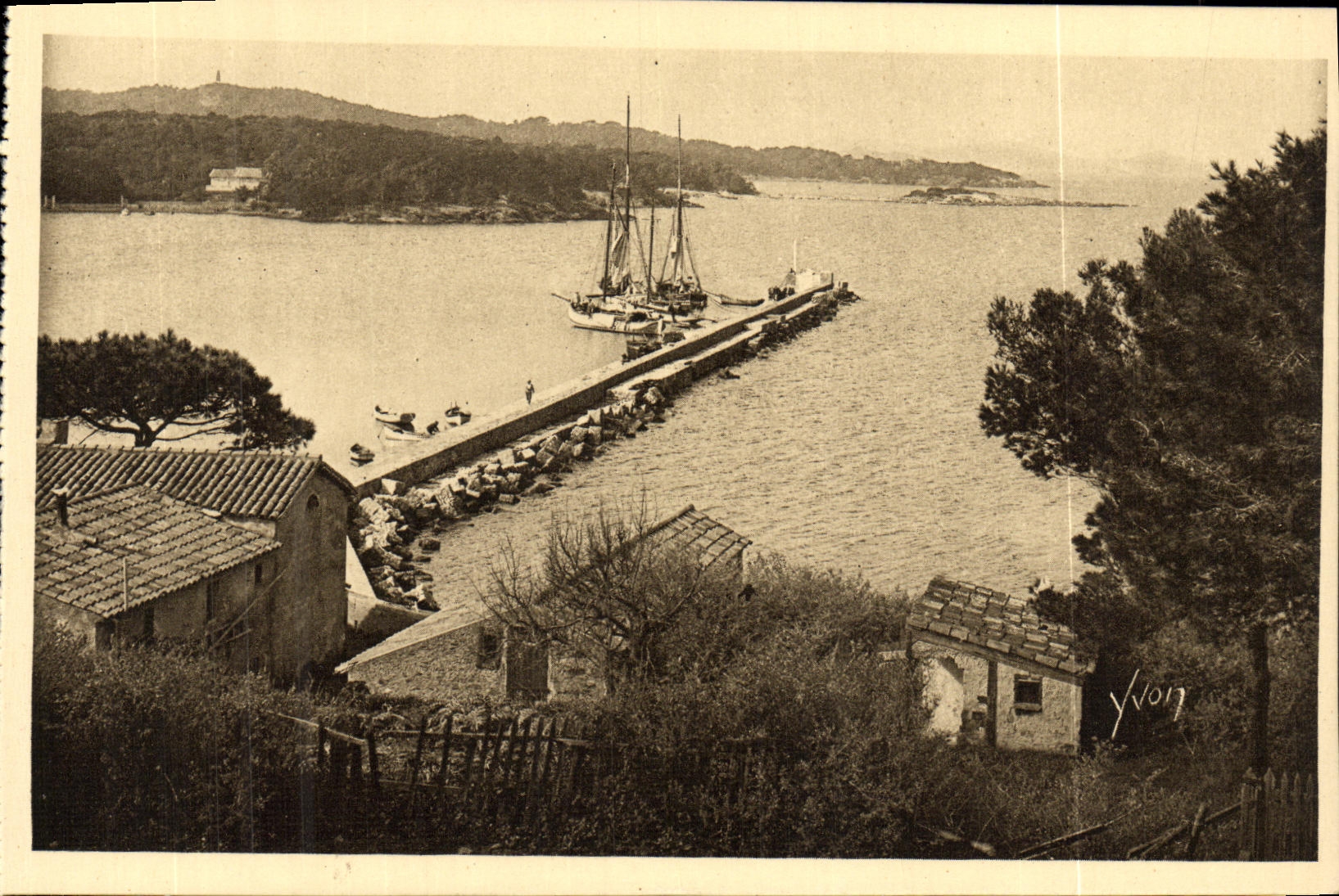 CPA Les Iles D Hyeres Porquerolles La Rade Bateau