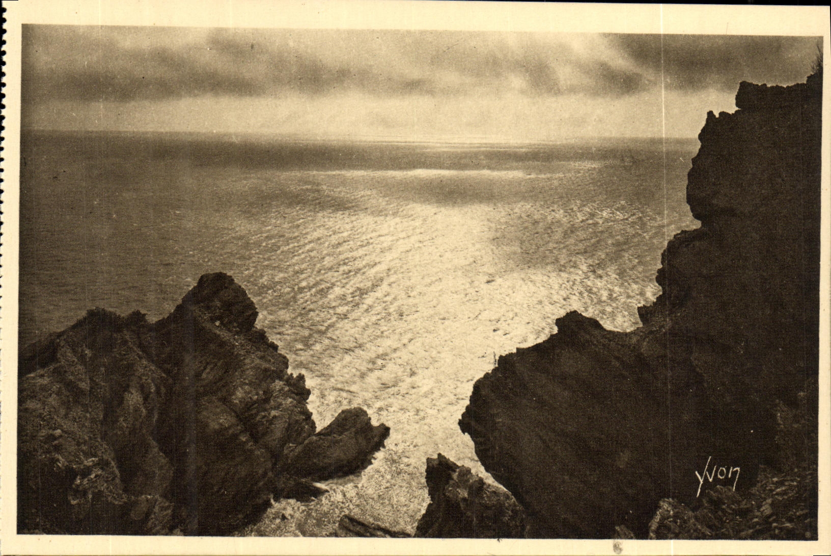 Porquerolles - Lever de soleil sur la Grande Cale — Les Iles d'Hyères (Var) — Yvon