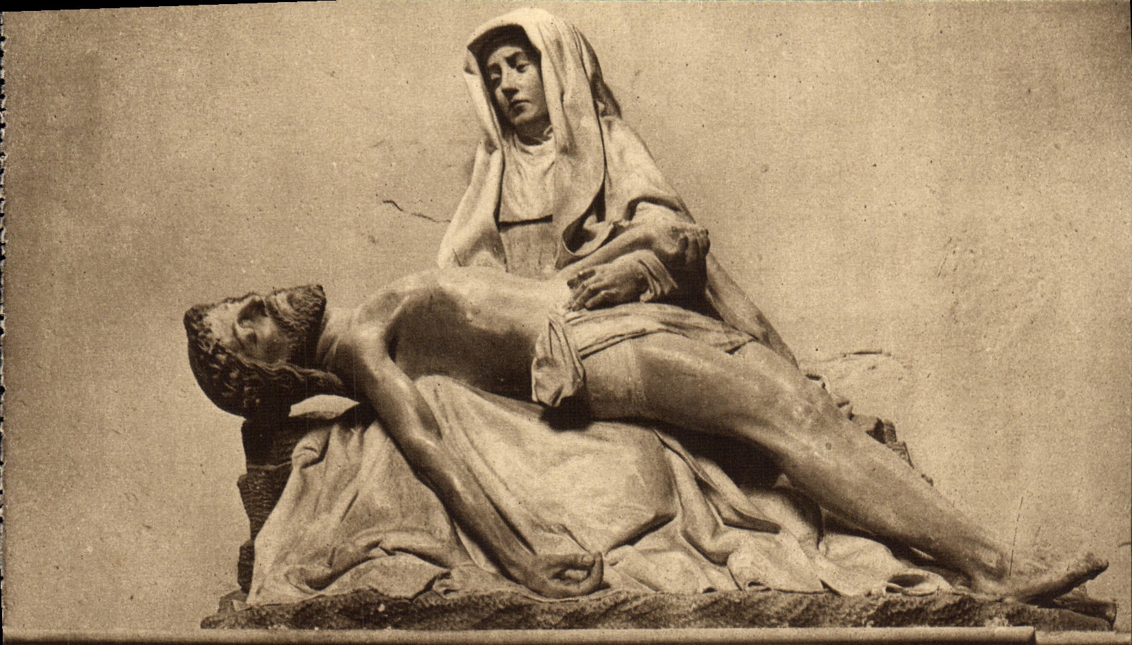 CPA Les Saints De Solesmes La Pieta 